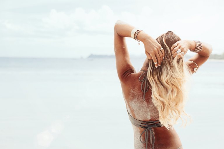 Hair Extensions in Summer Withstand the Aussie Sun, Sand, & Surf